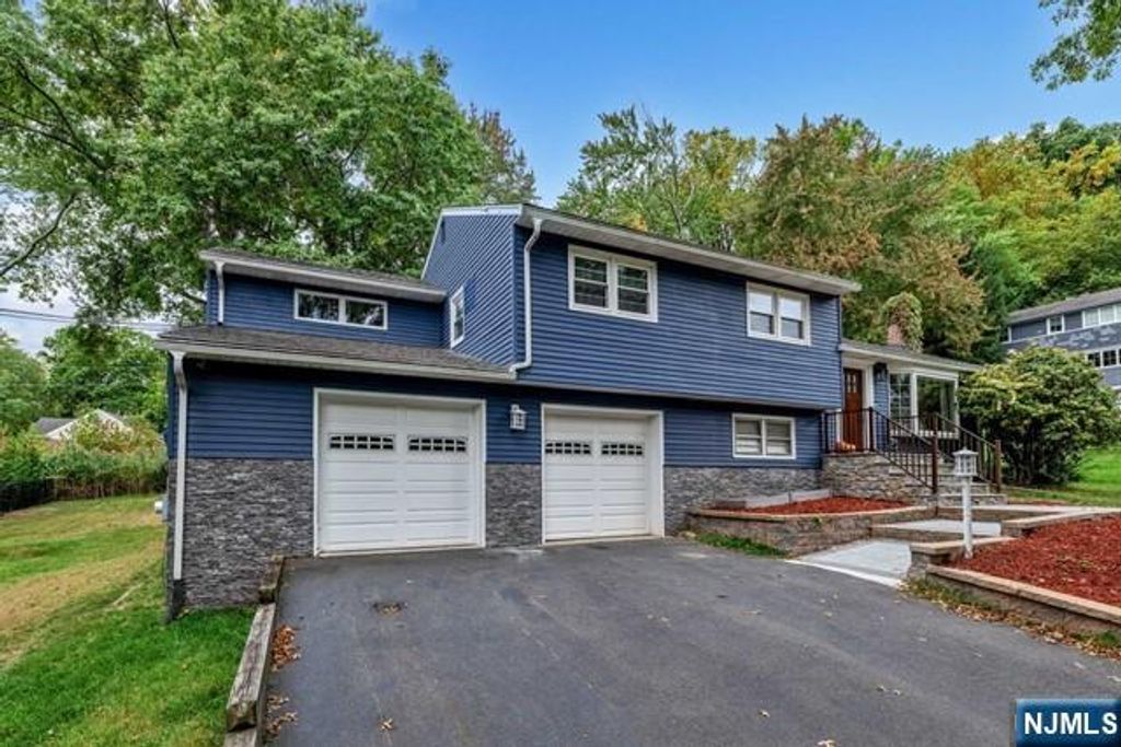 Photo of 717 Orange Court, River Vale, NJ 07675 (MLS # 26011500)