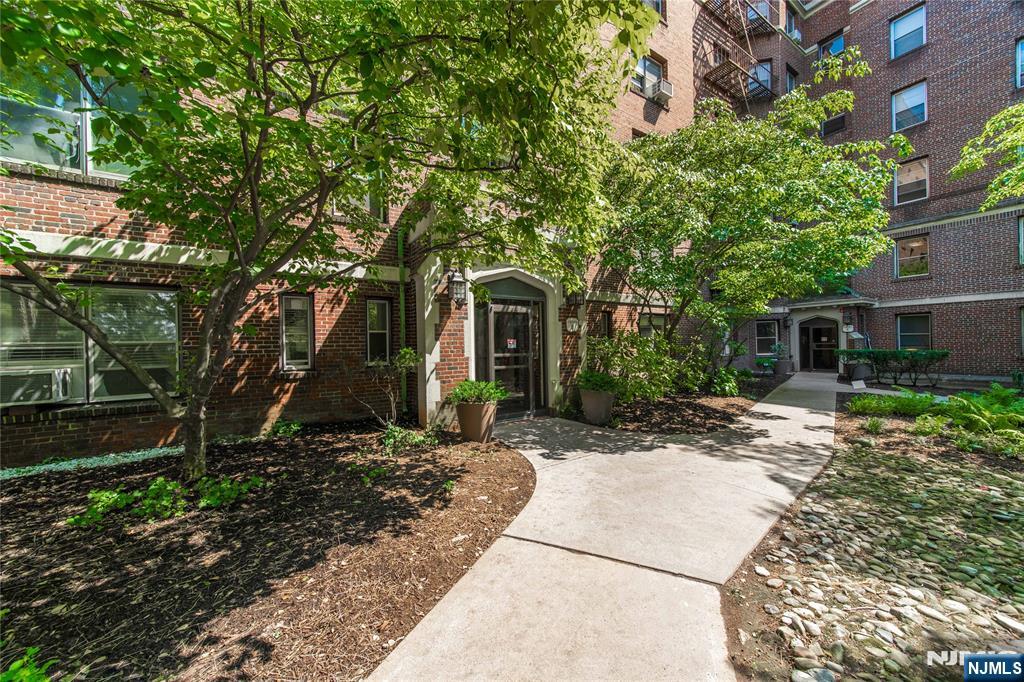 100 E Palisade Avenue B51