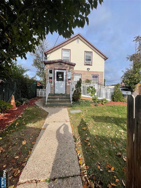 Photo of 15 Washington Street, West Orange, NJ 07052 (MLS # 25038681) Photo of 15 Washington Street, West Orange, NJ 07052 (MLS # 25038681)