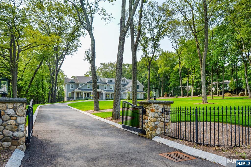 789 Colonial Road