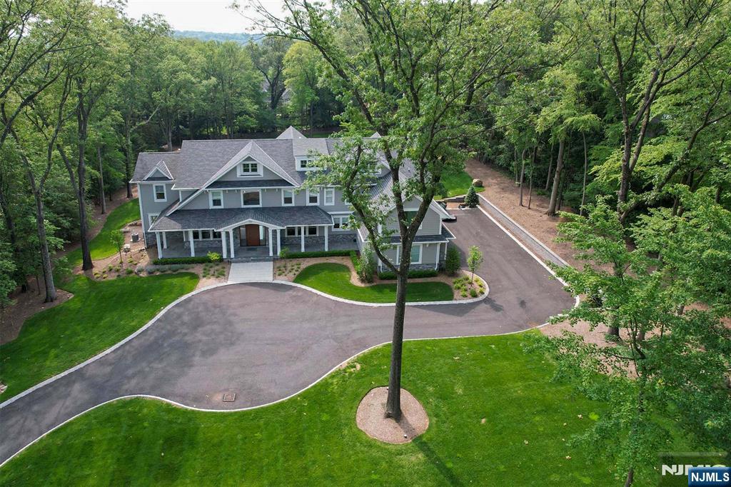 789 Colonial Road, Franklin Lakes, New Jersey - 6 Bedrooms  
8 Bathrooms  
12 Rooms - 