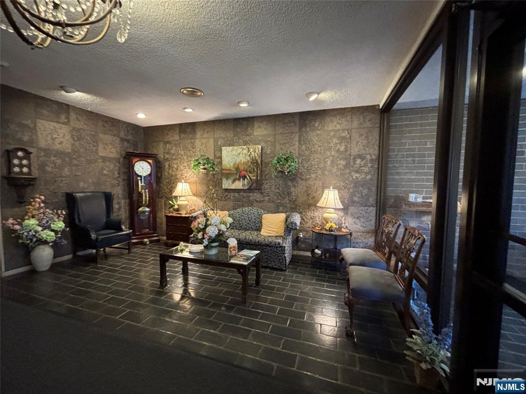 140 Euclid Avenue 1G