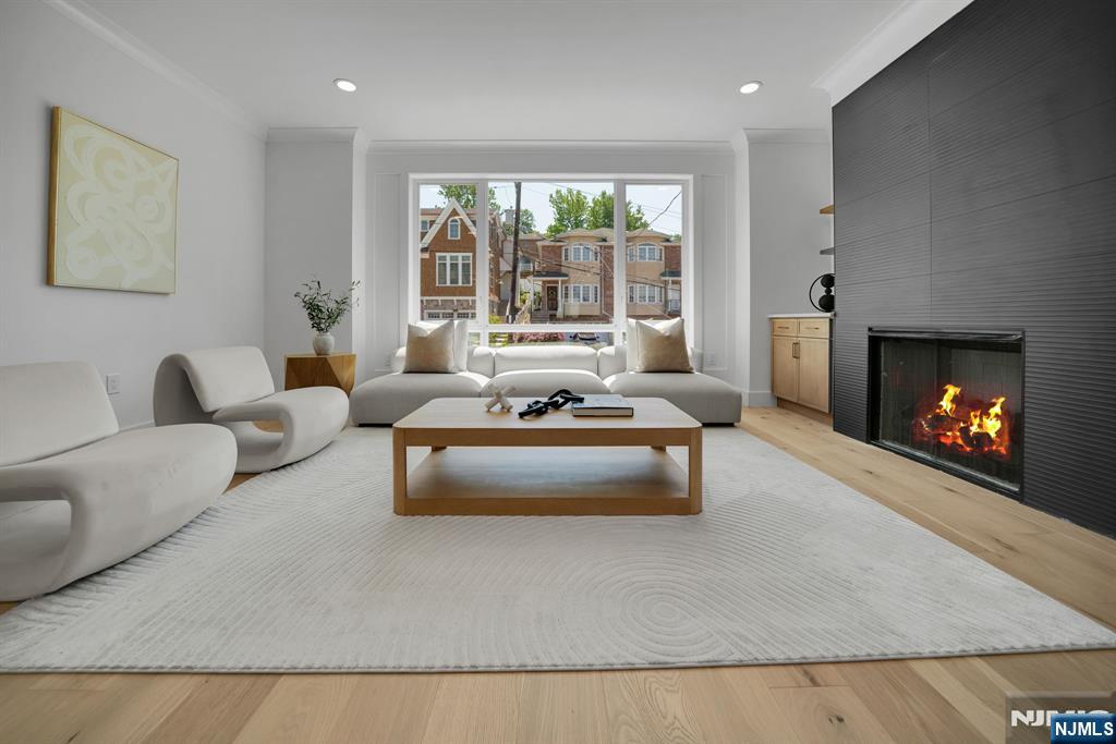 519 E 4th Street B