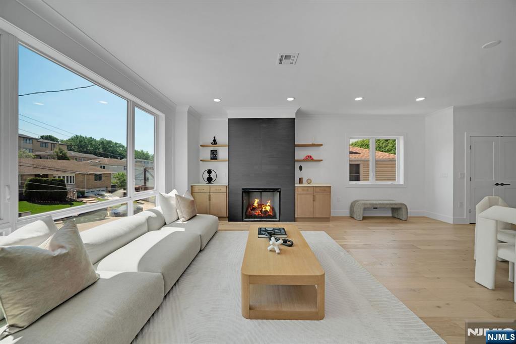 519 E 4th Street B