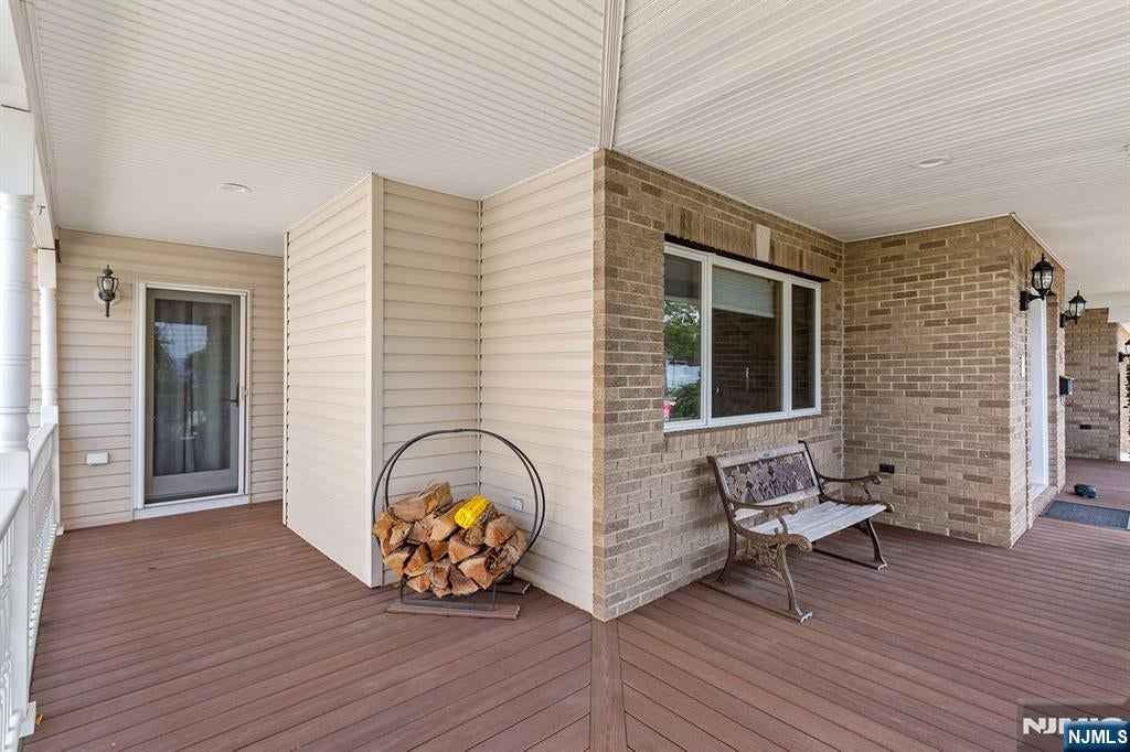 26 Mount Cedar Avenue