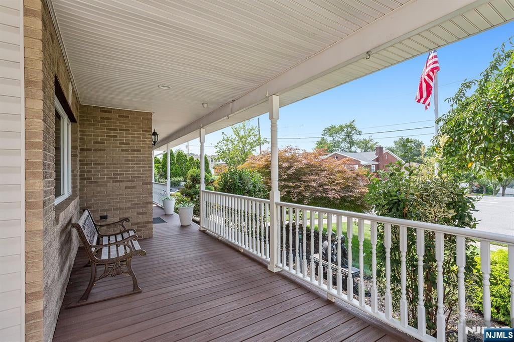 26 Mount Cedar Avenue