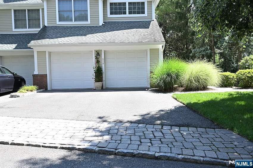 608 Stonewall Court