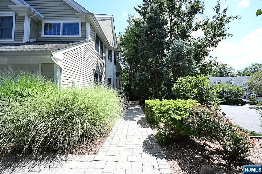 608 Stonewall Court