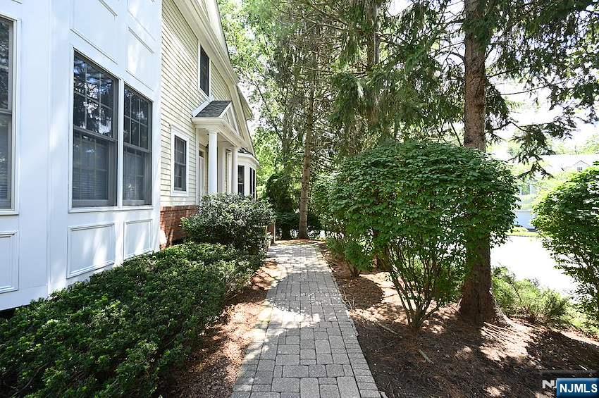 608 Stonewall Court