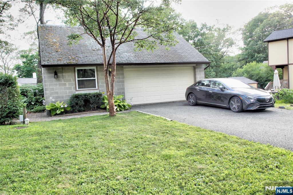 8 Rock Road