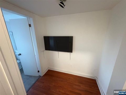 425 Bloomfield Montclair NJ 07042