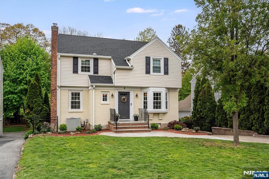Photo of 8 Abbington Terrace, Glen Rock, NJ 07452 (MLS # 26010381)