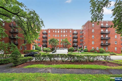 Photo of 2330 Linwood Avenue #1C, Fort Lee, NJ 07024 (MLS # 26038081)