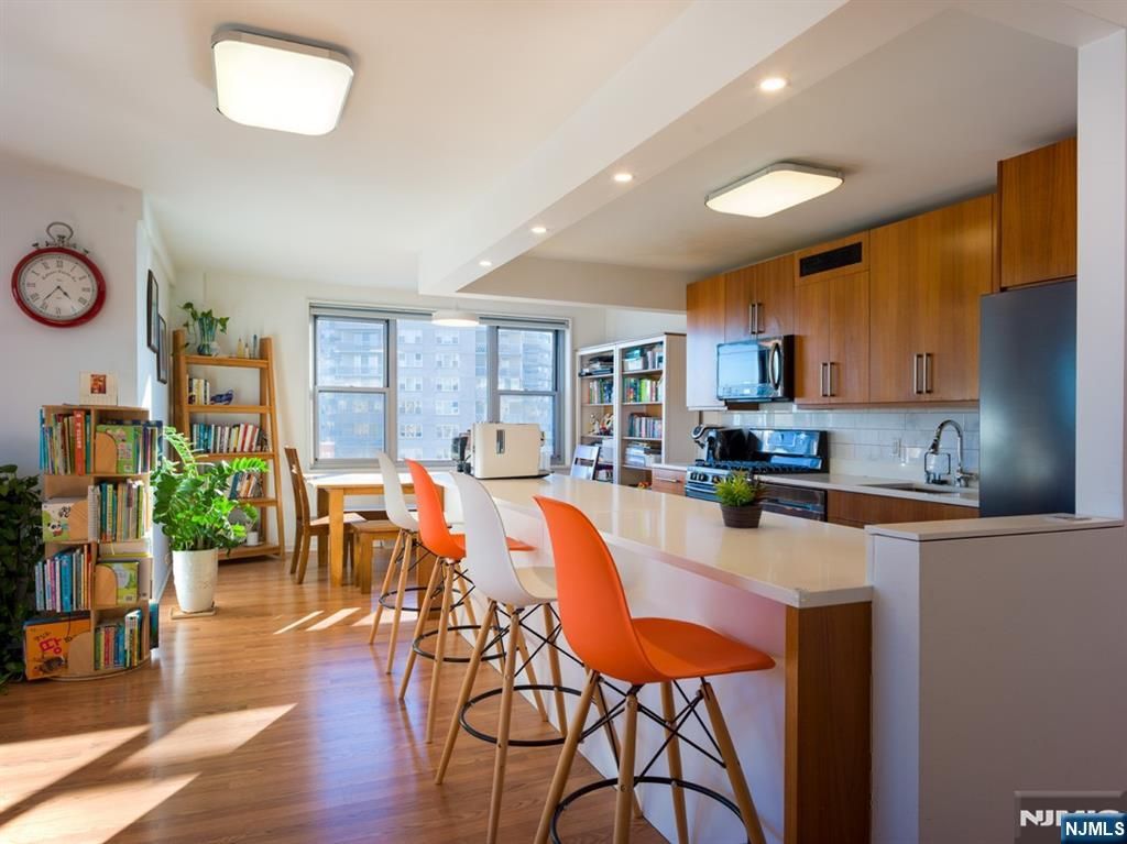 Photo of 2100 Linwood Avenue #15K, Fort Lee, NJ 07024 (MLS # 25036651)