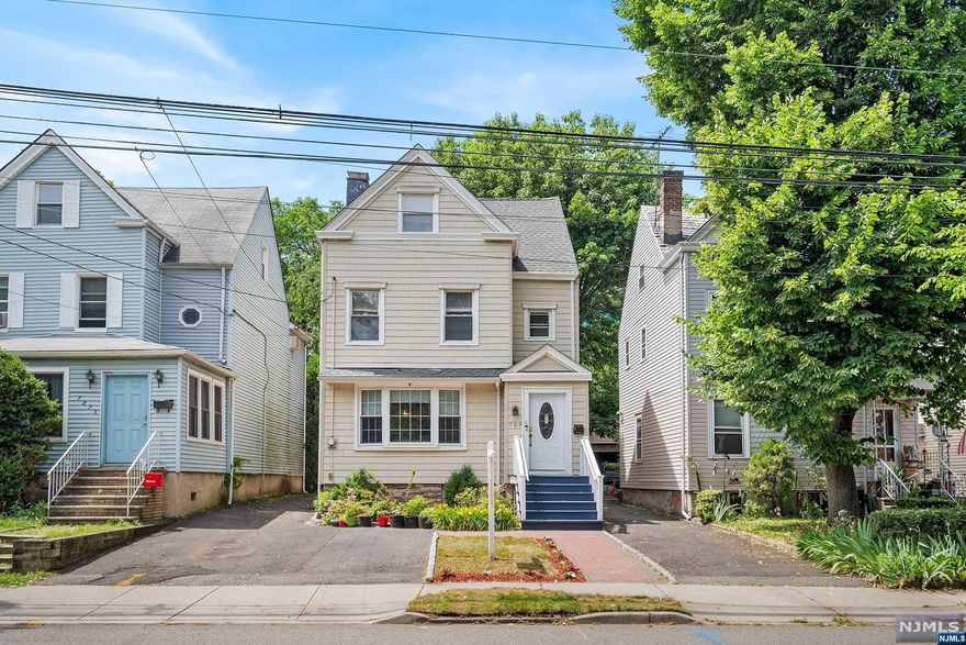 Welcome to this beautifully renovated 4-bedroom, 3-bathroom home, perfect for modern living. Renovated in 2019, it offers both luxury and convenience. Situated opposite Nichols Park, you'll enjoy scenic views and easy access to outdoor activities. Plus, with a bus stop to New York City right at your doorstep, commuting is a breeze. Inside, the home boasts a freshly painted interior, spacious living areas, and a gourmet kitchen with stainless steel appliances. The updated bathrooms provide spa-like comfort, enhancing your daily routine. Outside, the backyard provides a private oasis for relaxation and entertaining. And with shopping nearby, everything you need is within easy reach. Experience the best of modern living in this renovated home. Schedule a tour today!