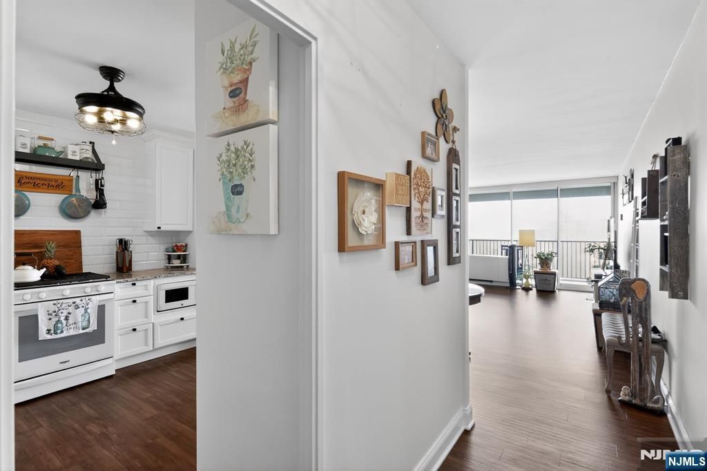 Photo of 6 Horizon Road #1704, Fort Lee, NJ 07024 (MLS # 26007354)