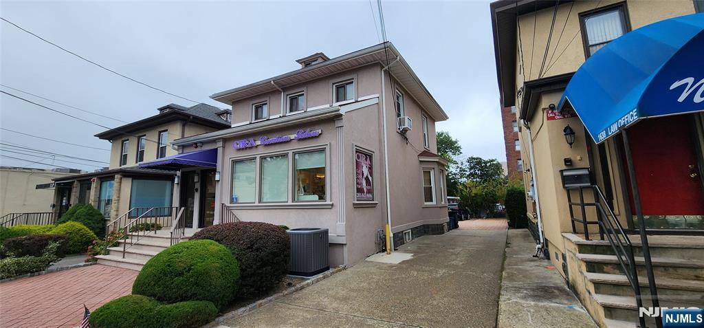 1640 Center Avenue