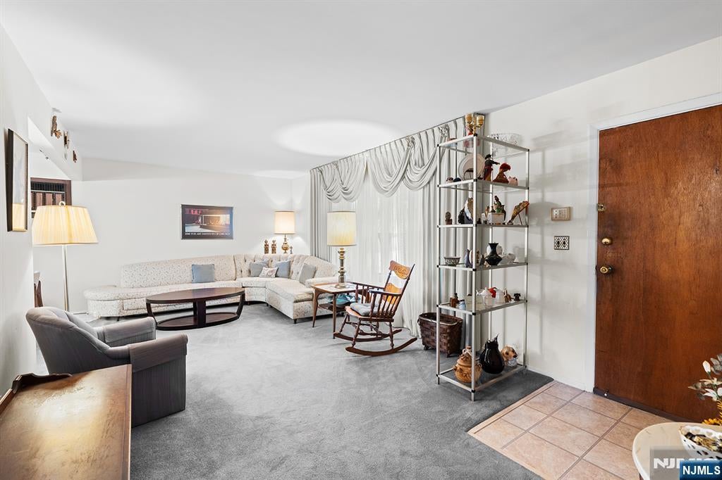 11 Mapleleaf Drive