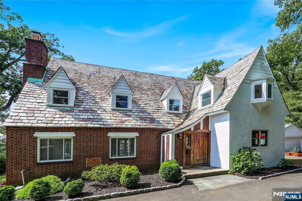317 Booth Ave, Englewood, New Jersey - 5 Bedrooms  
5 Bathrooms  
8 Rooms - 