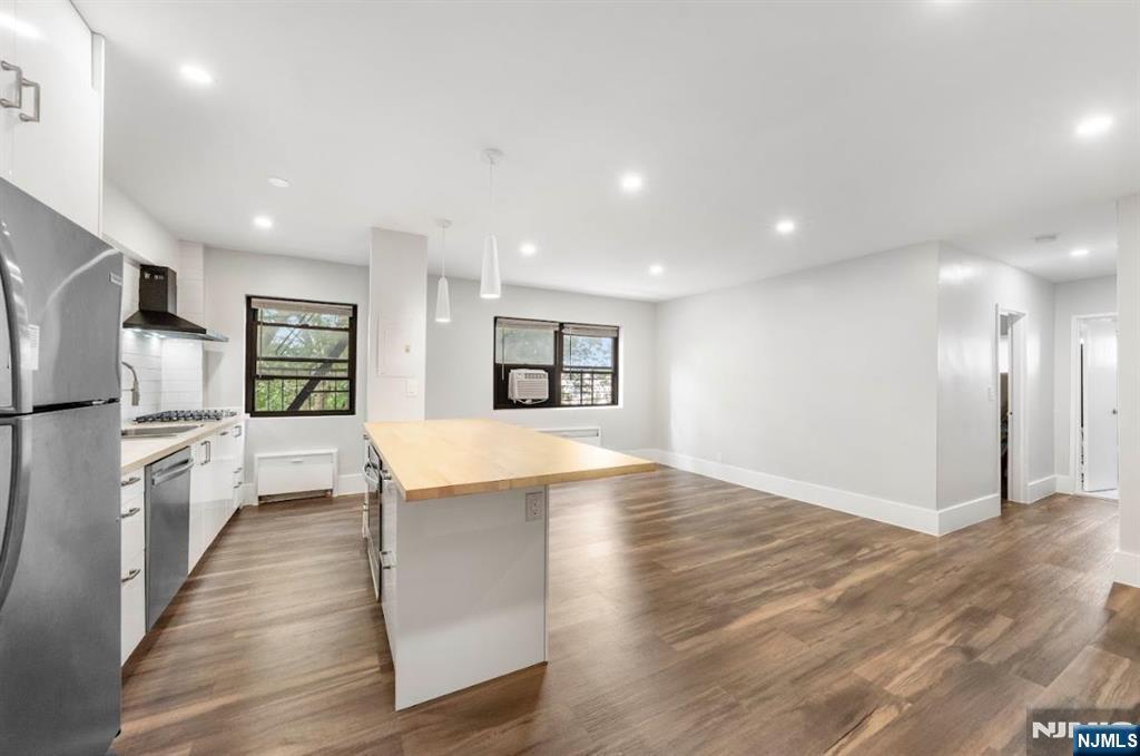 3061 Edwin Avenue 4G