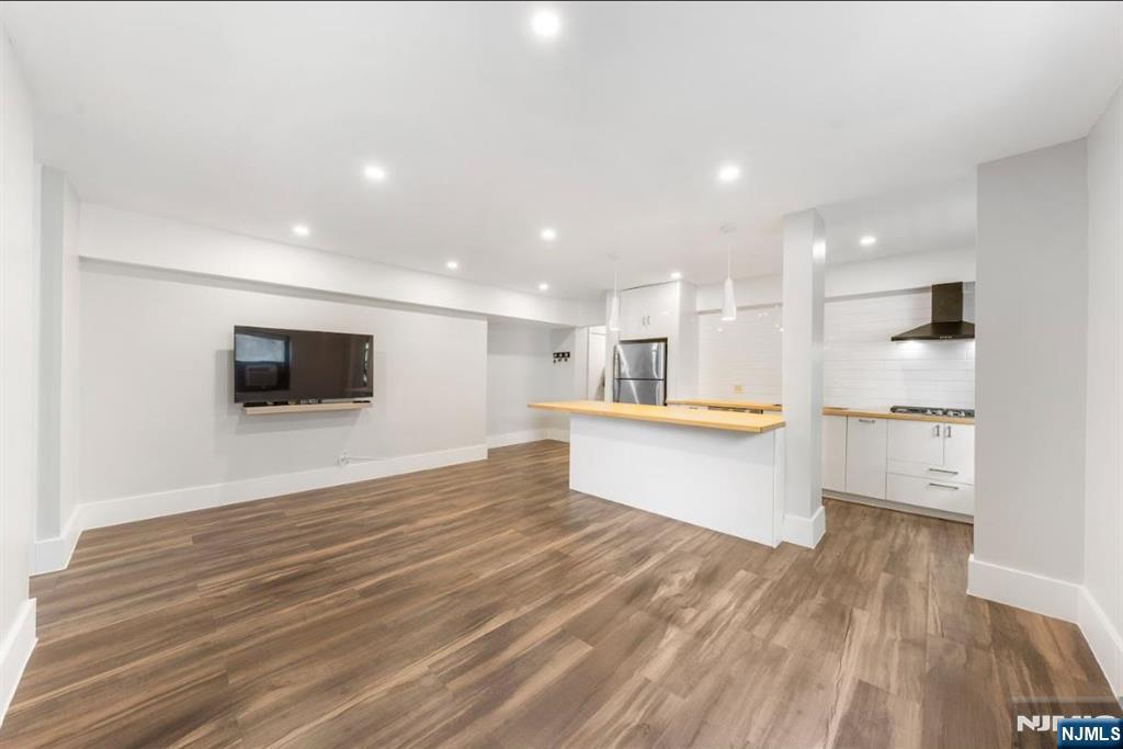 3061 Edwin Avenue 4G