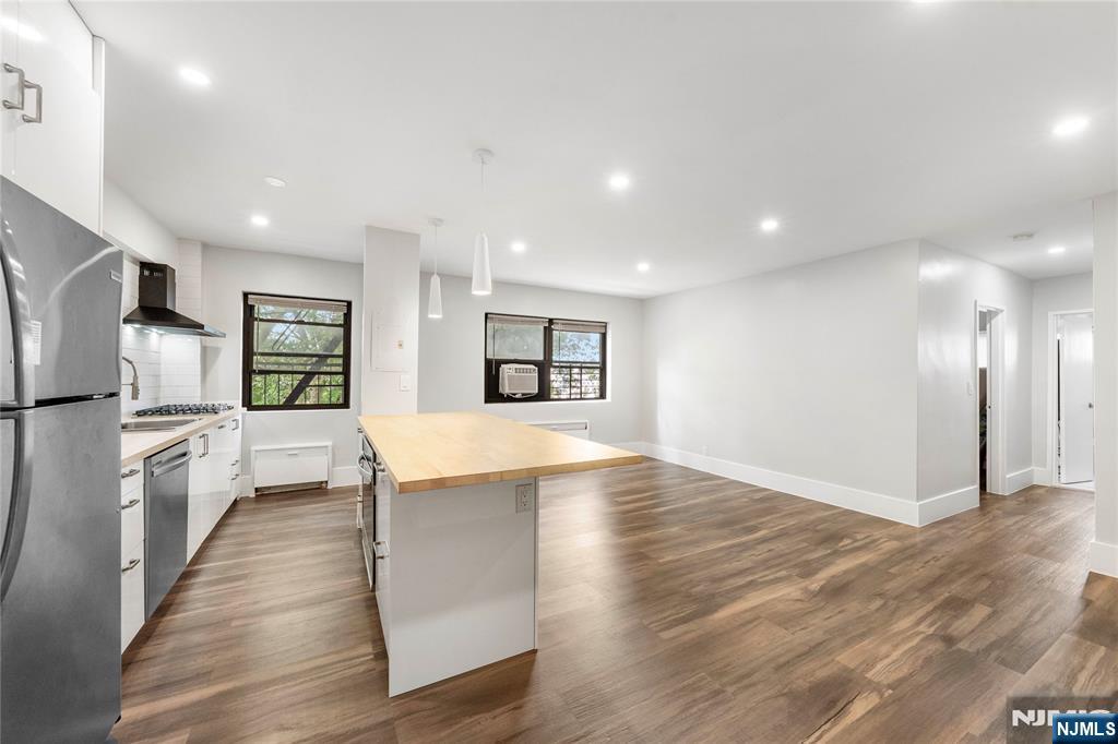 3061 Edwin Avenue 4G