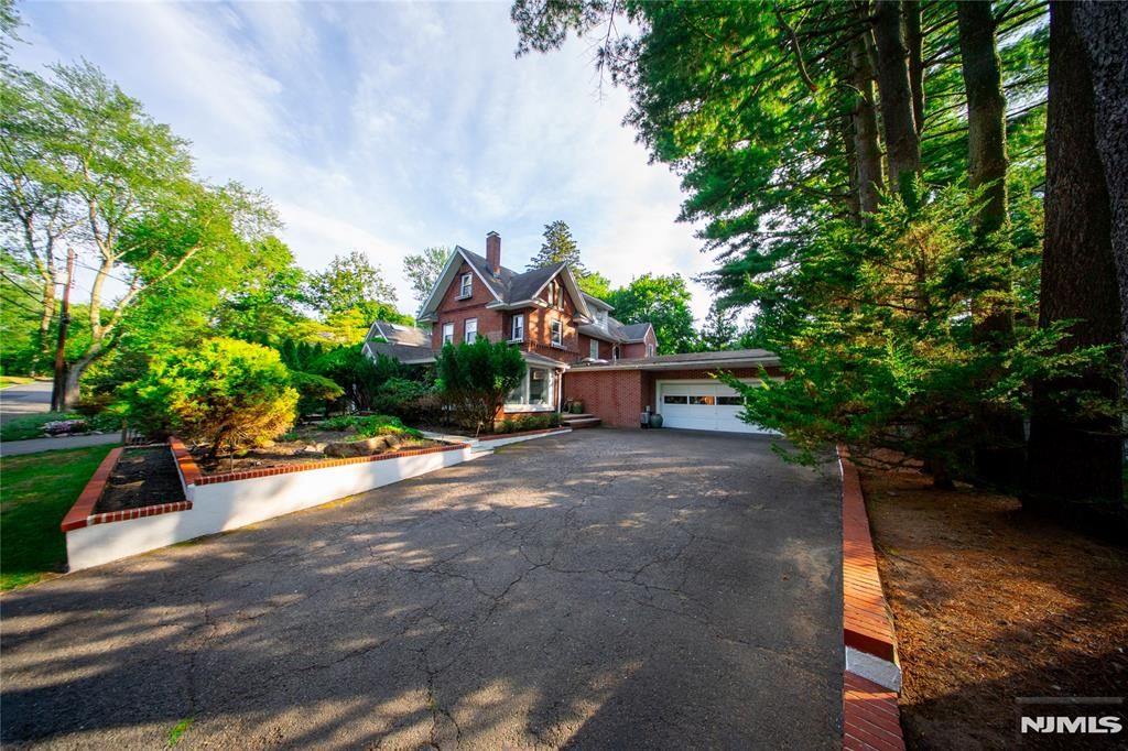 Photo of 21 Meadow Street, Demarest, NJ 07627 (MLS # 26008107)