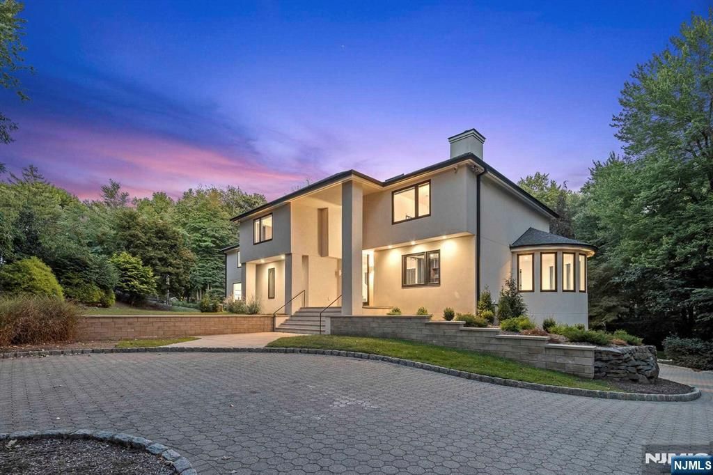 Photo of 1 Lambs Lane, Cresskill, NJ 07626 (MLS # 26017733)