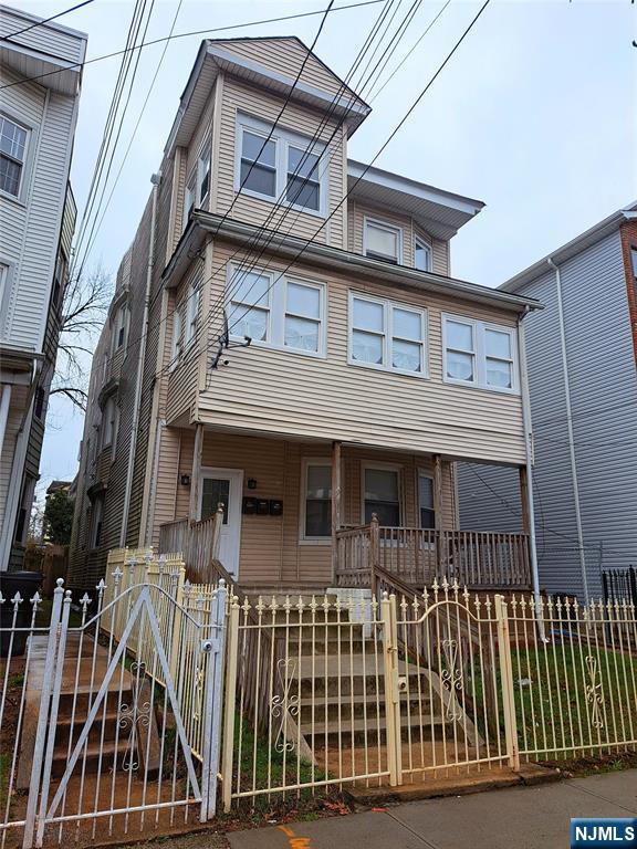 Rental Property at 24 Cedar Ave 1, Newark, New Jersey - Bedrooms: 3 
Bathrooms: 1 
Rooms: 6  - $2,700 MO.