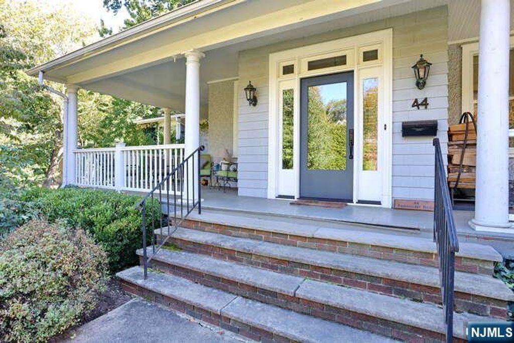 Photo of 44 Fairmount Road, Ridgewood Village, NJ 07450 (MLS # 25035807)