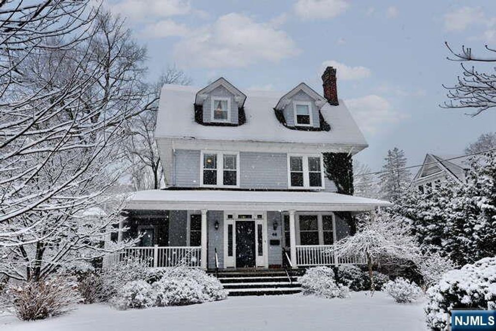 Photo of 44 Fairmount Road, Ridgewood Village, NJ 07450 (MLS # 25035807)