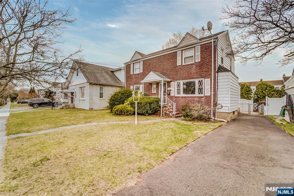 57 1st Street, North Arlington, New Jersey - 4 Bedrooms  
3 Bathrooms  
11 Rooms - 