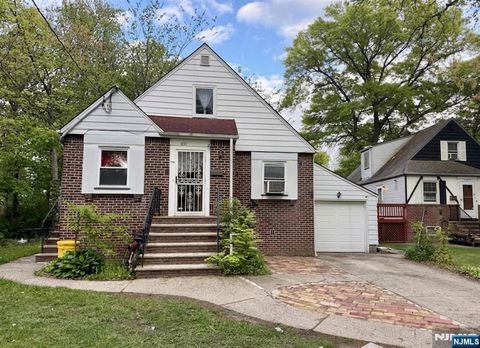 Photo of 691 River Road, Teaneck, NJ 07666 (MLS # 26015473)