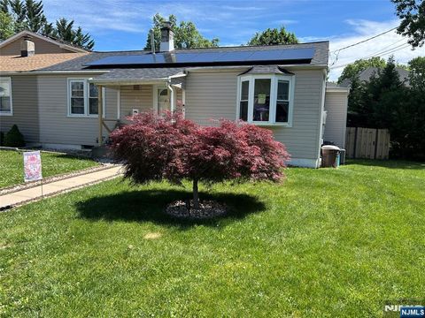 Photo of 6 Everson Place, Clifton, NJ 07013 (MLS # 26018931)