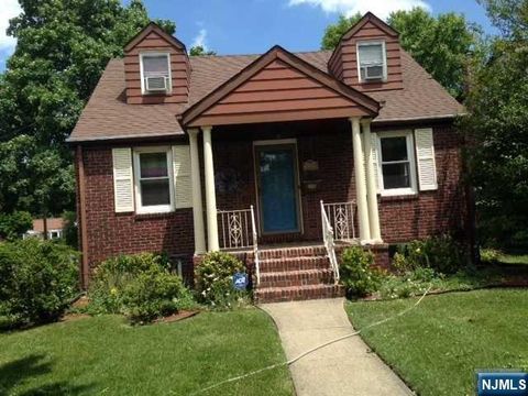 Photo of 333 CYRIL Ave, Fair Lawn, NJ 07410 (MLS # 25041261)