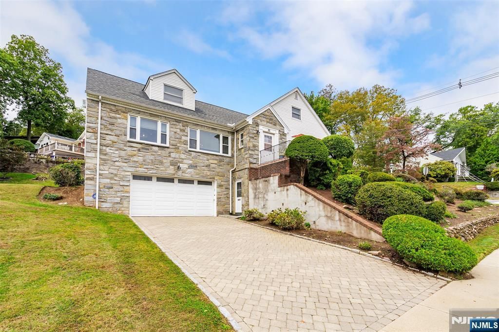 Photo of 31 Collamore Terrace, West Orange, NJ 07052 (MLS # 25037718)
