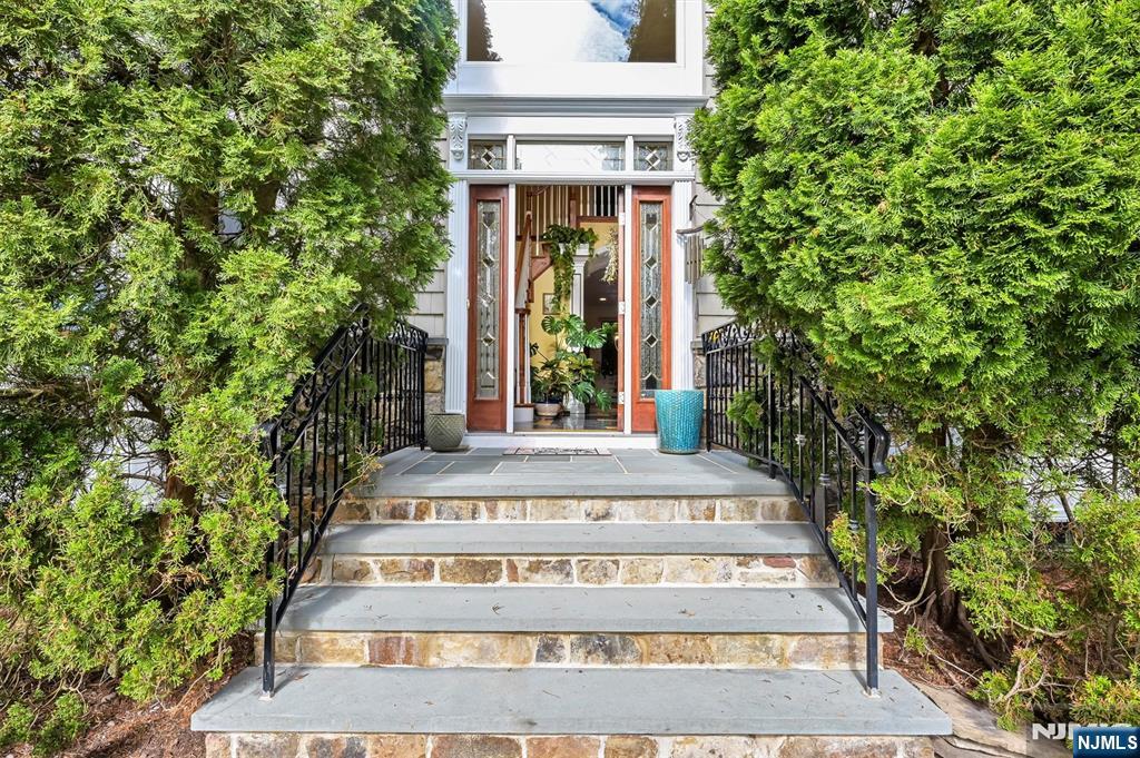 111 Magnolia Avenue
