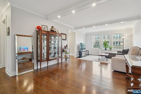 5 Roosevelt Montclair NJ 07042