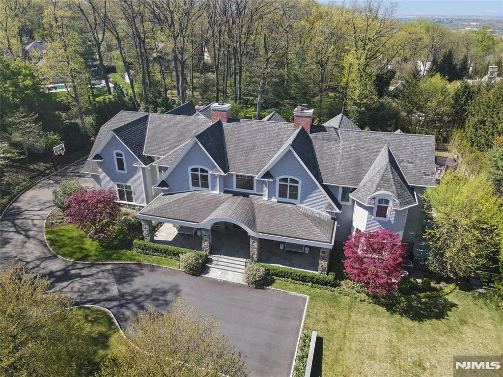 Photo of 351 Lewelen Circle, Englewood, NJ 07631 (MLS # 26014183)