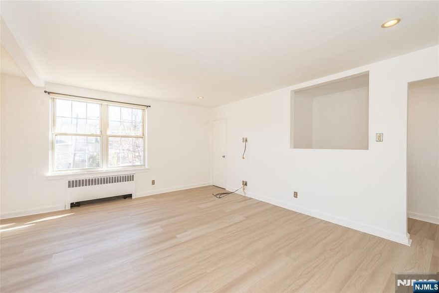 Welcome to this beautiful unit featuring 1 bedroom and 1 bathroom, a bright and spacious living room, and nice floors throughout. Enjoy the convenience of a washer and dryer and a detached garage for parking and extra storage. Located in a great area with a bus stop right outside and just a short walk to shops, restaurants, and more. This cozy and well maintained home is move in ready, donâ€™t miss your chance to make it yours!