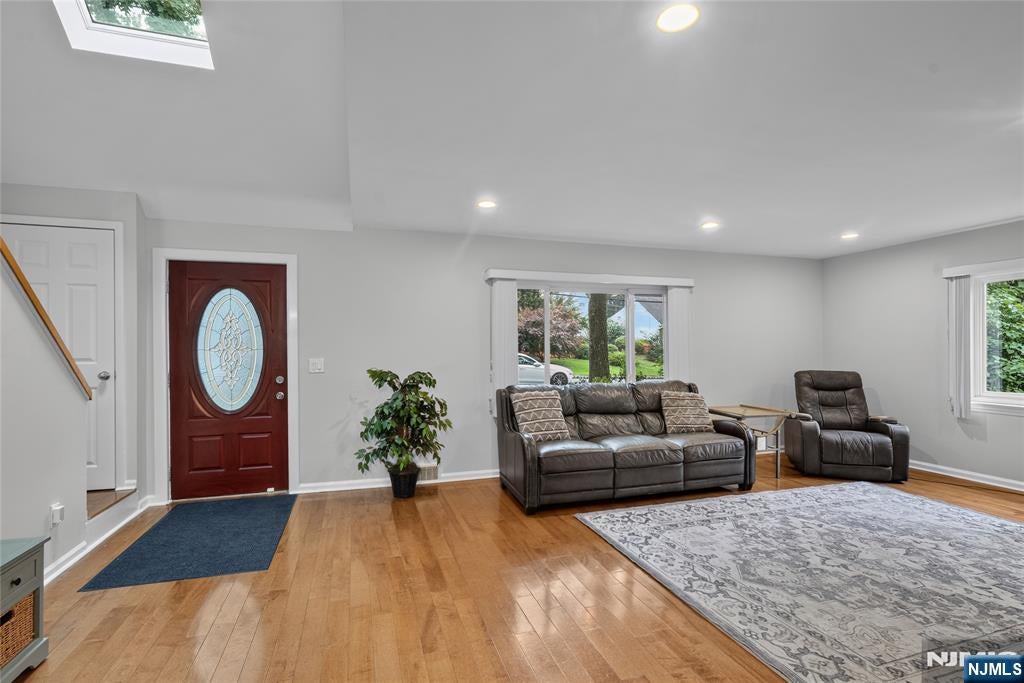 8 Oak Crest Road