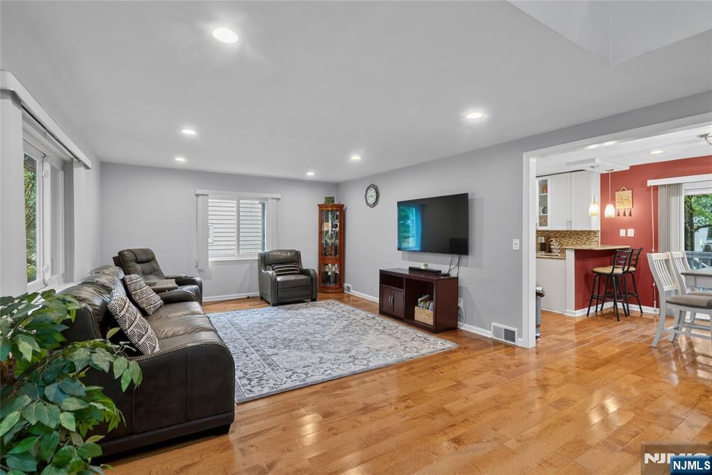 8 Oak Crest Road