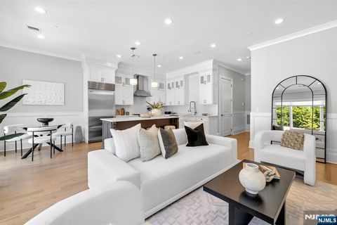 14 Gabriel Court 14 Paramus NJ 07652