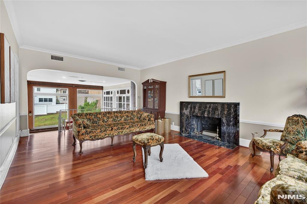 25 Cresthill Avenue