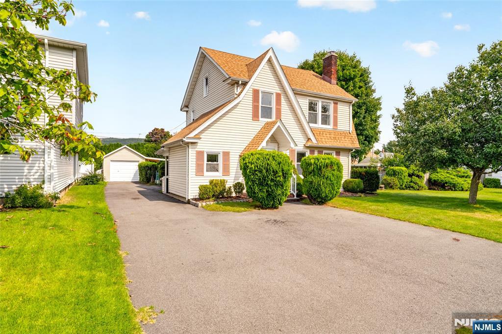9 Long Avenue