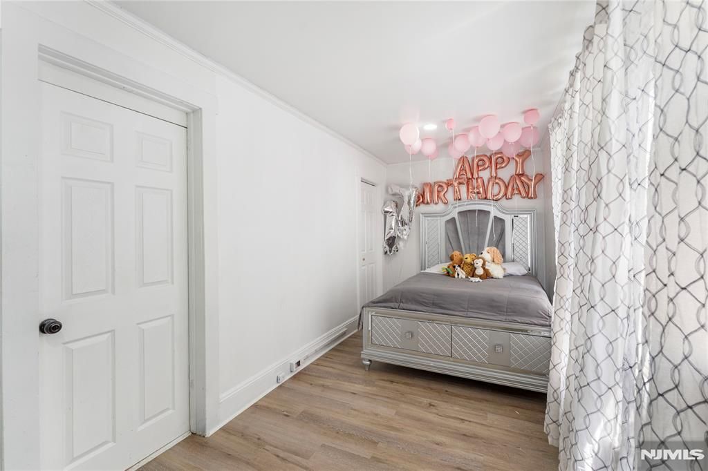 Photo of 100 Washington Place, Teaneck, NJ 07666 (MLS # 26014105)