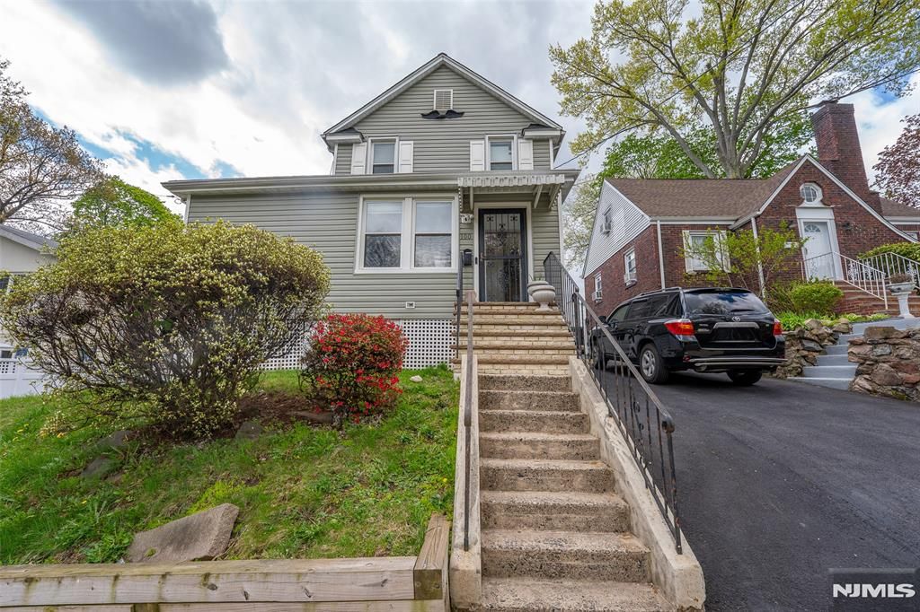 Photo of 100 Washington Place, Teaneck, NJ 07666 (MLS # 26014105)