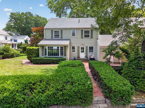 Photo of 11 Burlington Place, Fair Lawn, NJ 07410 (MLS # 26024478)