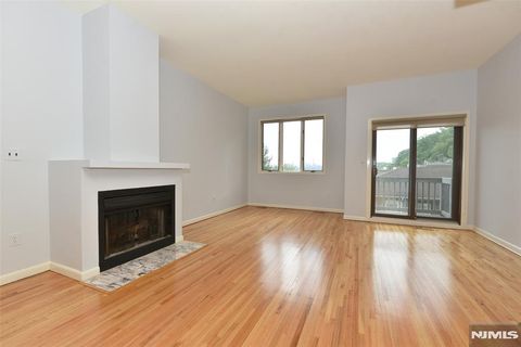8 Massa Lane Edgewater NJ 07020