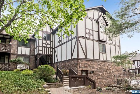 Photo of 107 Mark Twain Way, Mahwah, NJ 07430 (MLS # 26014699)